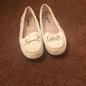 White flat shoes